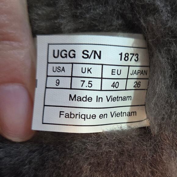 UGG Australia Baily Button Triplet Tall Boots in gray. Size 9 Suede Sheepskin - Picture 10 of 12